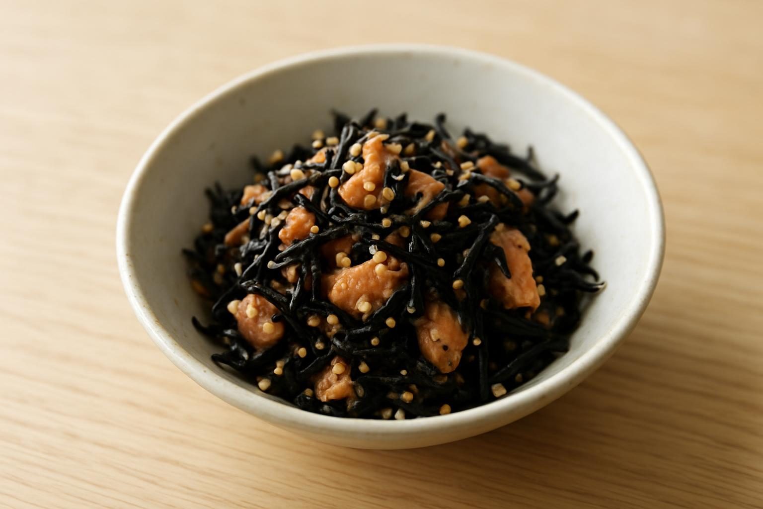 ひじきと鮭のごま和え