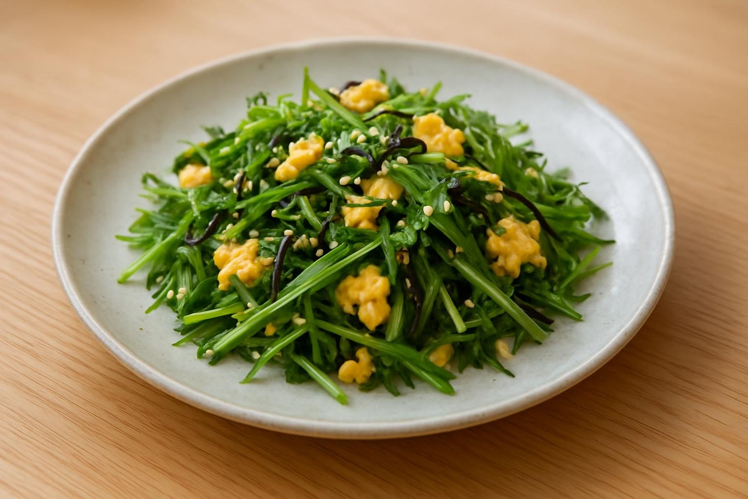 水菜と卵のレンジ塩昆布和え